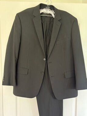 Michael Kors Men’s Charcoal Pinstripe Suit 42S Jacket & 34x30 pants